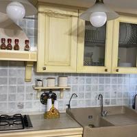 Cucina Berloni con forno Smeg e lavabo in pietra