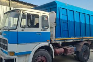 Iveco 130 nt ribaltabile