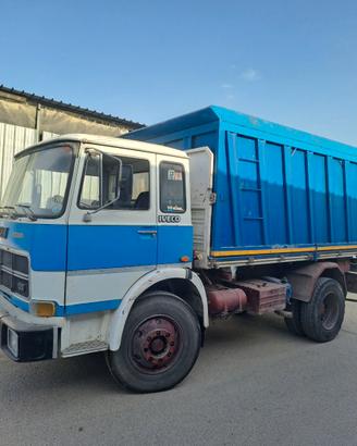 Iveco 130 nt ribaltabile