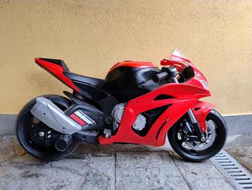 Moto elettrica bambino con rotelle removibili