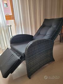 poltrona pieghevole con poggiapiedi