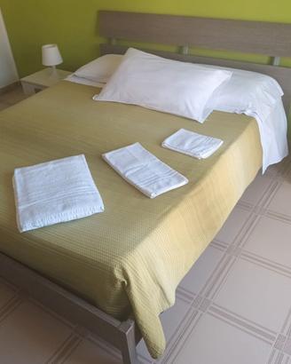 Stock biancheria bianca B&B usata in buono stato