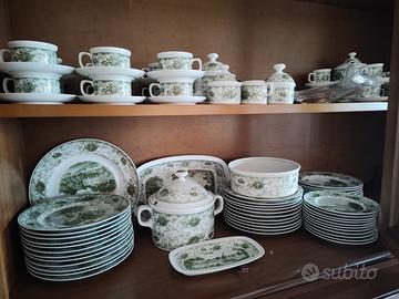 Servizio Piatti e tazzine in porcellana