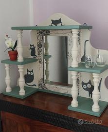 Mobiletto shabby chic artigianale con specchio – t