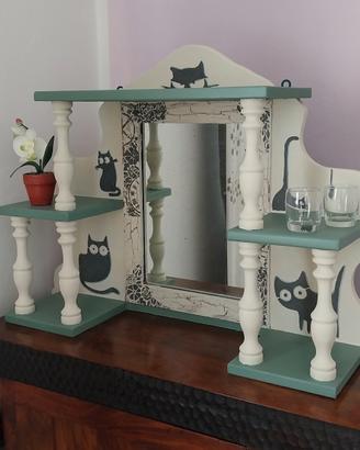 Mobiletto shabby chic artigianale con specchio – t