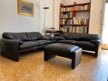 2 Divani e un Pouf in Pelle Cassina