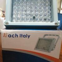 Faro IR 54 led per integrazione visiva telecamere