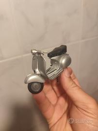 Vespa 150 GS scala 1/18 marchio Maisto 