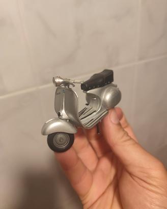 Vespa 150 GS scala 1/18 marchio Maisto 
