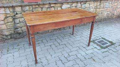 Tavolo in noce dell'800 emiliano