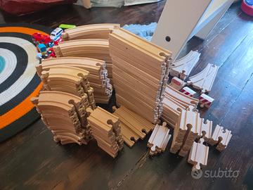 Lotto trenini legno  compatibili Brio  160+ pezzi