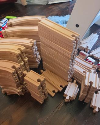 Lotto trenini legno  compatibili Brio  160+ pezzi