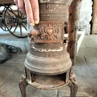 Stufa antica in ghisa