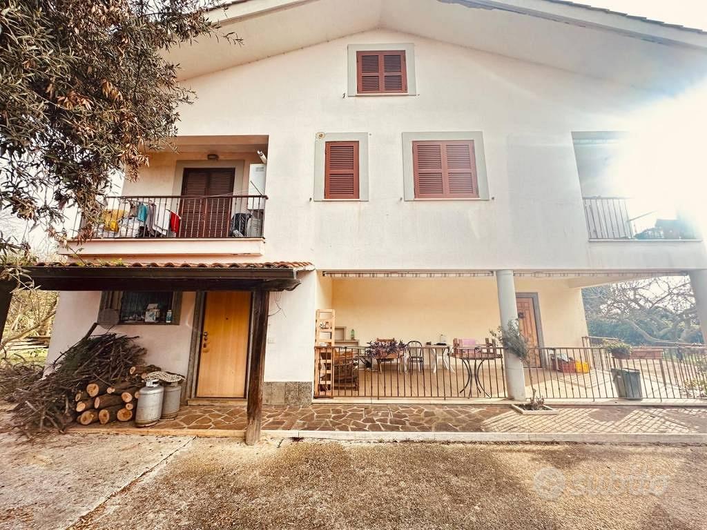 Villa di 350 m² con più di 5 locali a Genzano di R - Vista 3