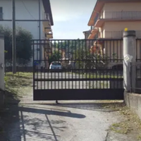 Locale comm.le 180 mq, 10 posti auto