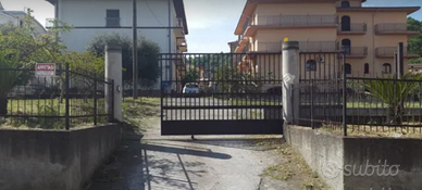 Locale comm.le 180 mq, 10 posti auto