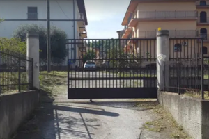 Locale comm.le 180 mq, 10 posti auto