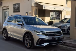 VOLKSWAGEN Tiguan 2.0TDI 150 DSG R-Line *69000KM
