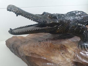 Scultura Coccodrillo In Legno Intagliato Su Base