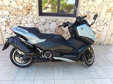 YAMAHA TMAX 560