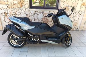 YAMAHA TMAX 560