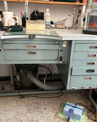 Tavolo da lavoro in metallo