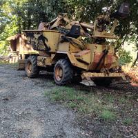 Escavatore gommato 4x4 con vasca ribaltabile