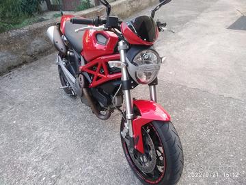 Ducati monster 696 plus