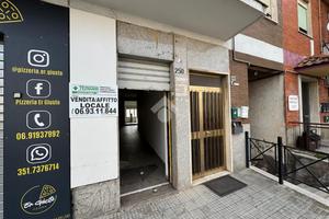 NEGOZIO A ALBANO LAZIALE