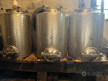 Contenitori in acciaio per vino +strizzo idraulico