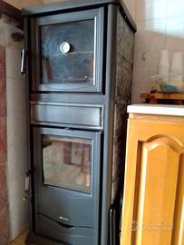 Stufa a legna con forno