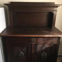 Mobile antico lavorato a mano