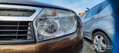 DACIA DUSTER 2012 FARO ANTERIORE SX/DX