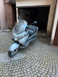 Suzuki burgman uh 200