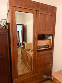 Armadio depoca in legno massello