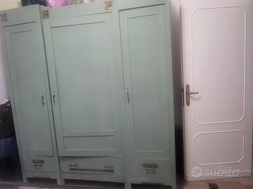 mobile in legno verde salvia