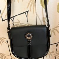 Borsetta in pelle e vernice nera