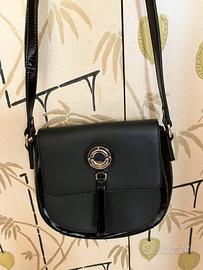 Borsetta in pelle e vernice nera