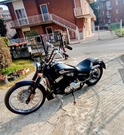 Honda Shadow 750 black Spirit custom