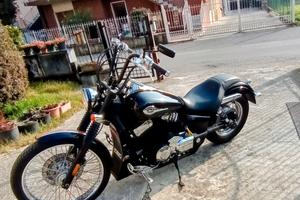 Honda Shadow 750 black Spirit custom