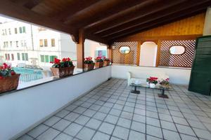 Palazzo / Stabile di 362 m² con più di 5 locali a 