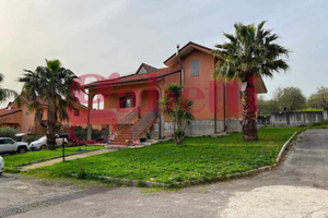 La casa si presenta bene solo qualche rinfrescata