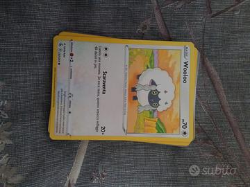 pacchetto di carte Pokemon fatto da 20 carte