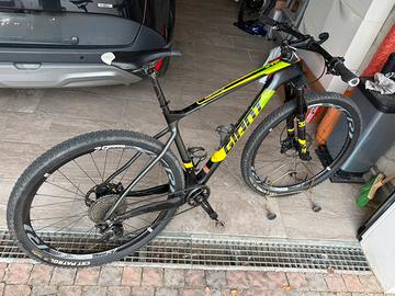 MOUNTAIN BIKE GIANT FULL CARBON