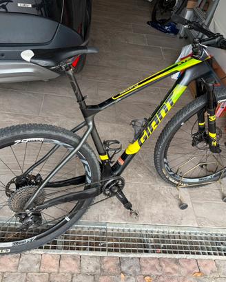 MOUNTAIN BIKE GIANT FULL CARBON