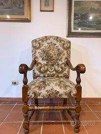 Poltrona d'epoca Luigi XIII in noce