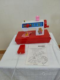 Macchina da cucire funzionante a batteria 