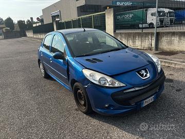 Peugeot 208 BlueHDi 75 S&S 5 porte Incidentata com