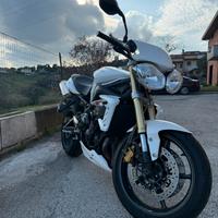 Triumph Street Triple 2011 con 19000km