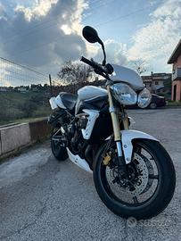 Triumph Street Triple 2011 con 19000km